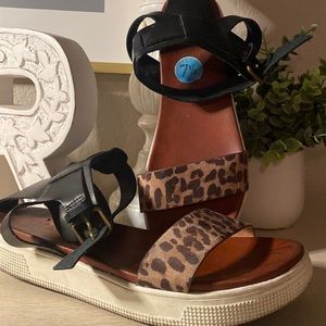 Mia cheetah print sandals 7.5